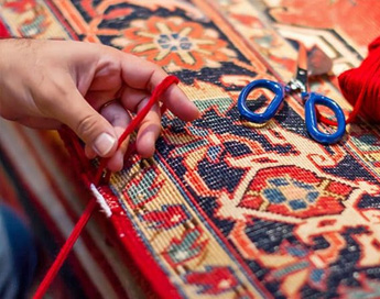 خدمات تخصصی و حرفه ای رفوی فرش در قالیشویی شهرآرا